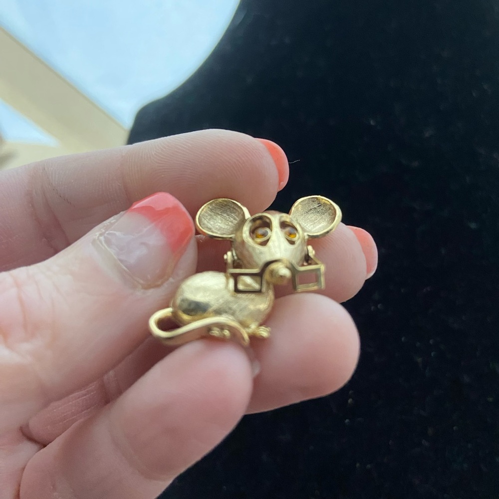 Vintage Avon Gold Tone Mouse Brooch Pin Articulated Glasses Retro